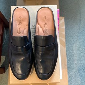 Gentle Souls by Kenneth Cole, size 8 “Everett” leather slide.